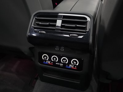 2025 BMW 5 SERIES — миниатюра 19