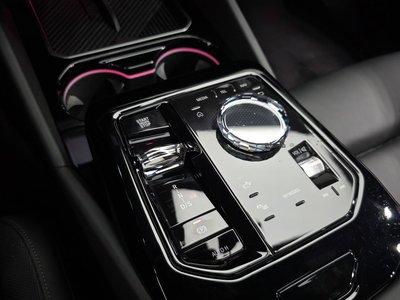 2025 BMW 5 SERIES 照片 9