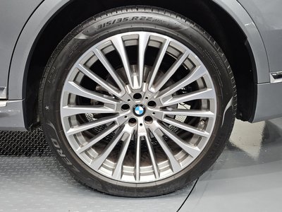 2022 BMW X7 photo 8
