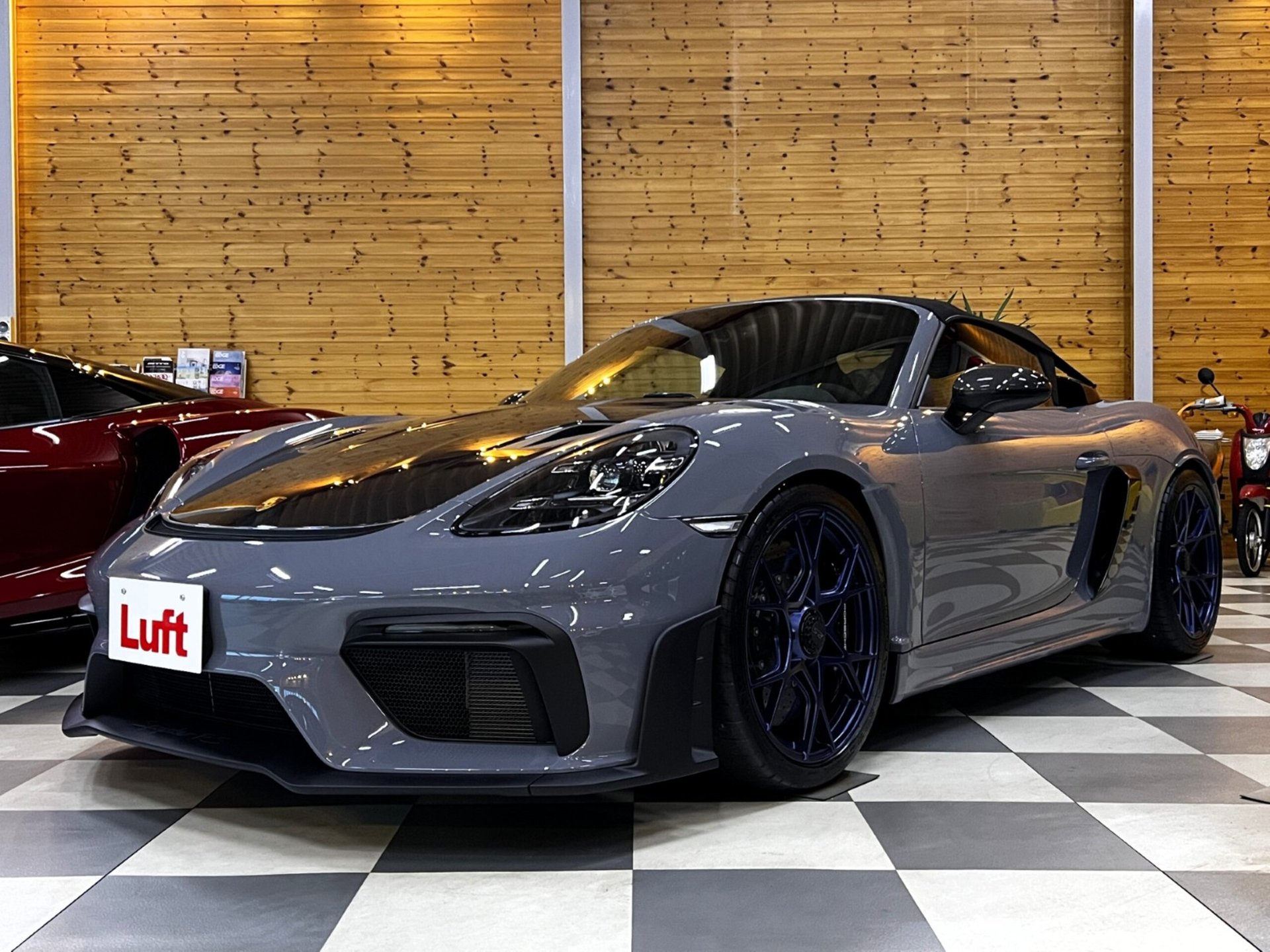 PORSCHE 718 SPYDER - View 1