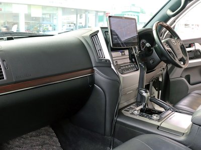 صورة مصغرة 49 لـ 2016 Toyota LAND CRUISER 200