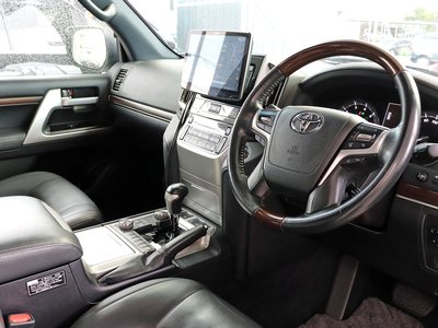 صورة مصغرة 12 لـ 2016 Toyota LAND CRUISER 200