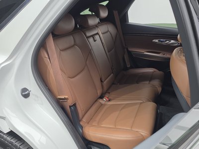 2022 Genesis GV70 — миниатюра 17