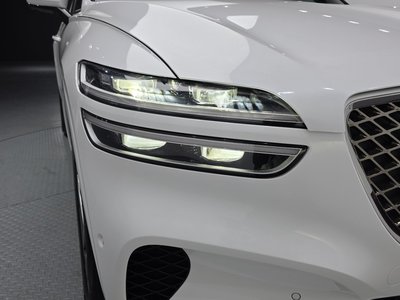 صورة 9 لـ 2022 Genesis GV70