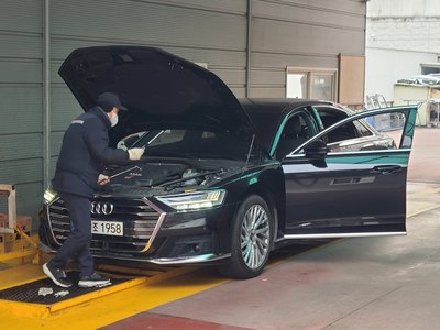 AUDI A8 - 4