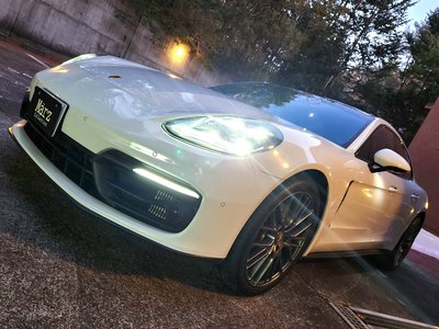PORSCHE PANAMERA - 4