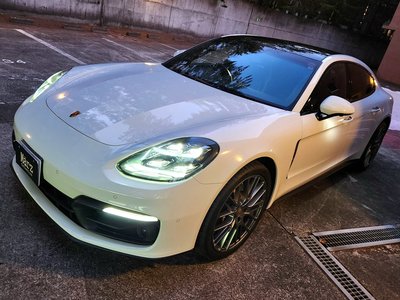 PORSCHE PANAMERA - 3
