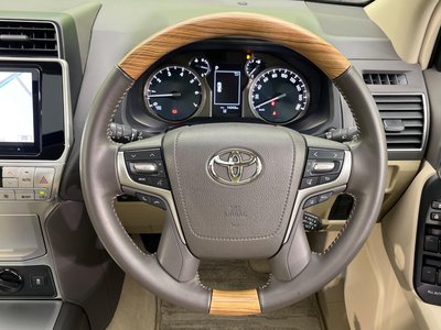 TOYOTA LAND CRUISER PRADO - 8