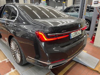 BMW 7 SERIES - 2