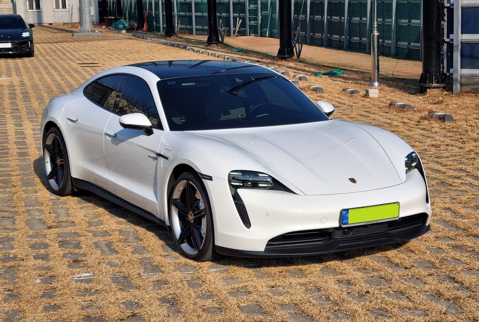 PORSCHE TAYCAN - View 1