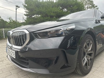 2025 BMW 5 SERIES 照片 1