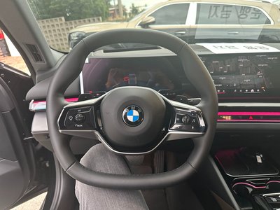 2025 BMW 5 SERIES 照片 10
