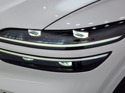 صورة 9 لـ 2021 Genesis GV70