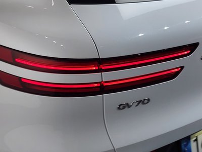 صورة 10 لـ 2021 Genesis GV70