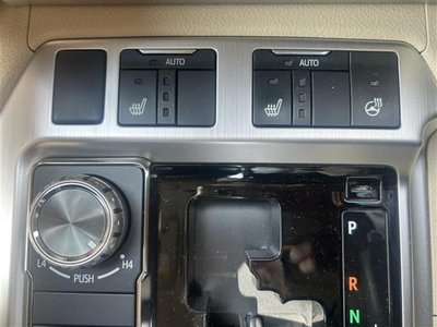 TOYOTA LAND CRUISER 200 - 7