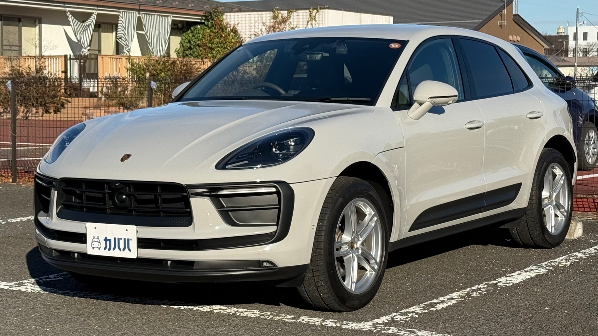 PORSCHE MACAN - View 1
