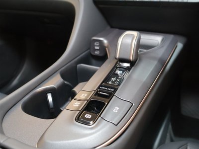 2023 Toyota CROWN CROSSOVER thumbnail 13