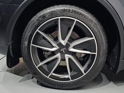 TESLA MODEL Y - 8
