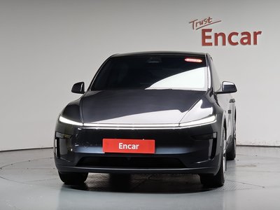 TESLA MODEL Y - 3
