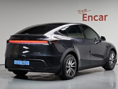 TESLA MODEL Y - 2