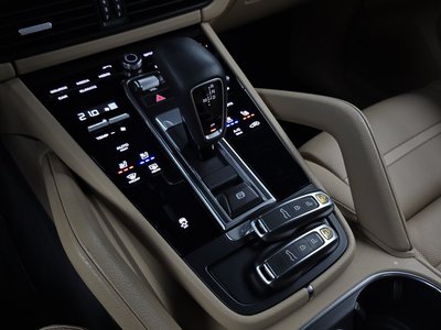 2019 Porsche CAYENNE thumbnail 12