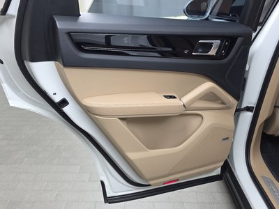 2019 Porsche CAYENNE thumbnail 15