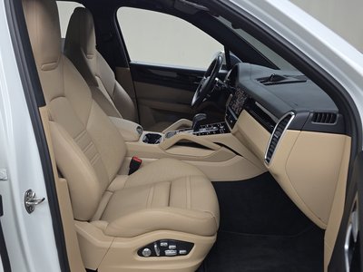2019 Porsche CAYENNE thumbnail 17