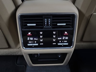 2019 Porsche CAYENNE thumbnail 25