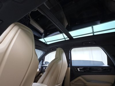2019 Porsche CAYENNE thumbnail 24