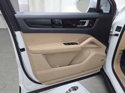 2019 Porsche CAYENNE thumbnail 14