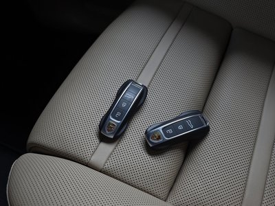 2019 Porsche CAYENNE thumbnail 32