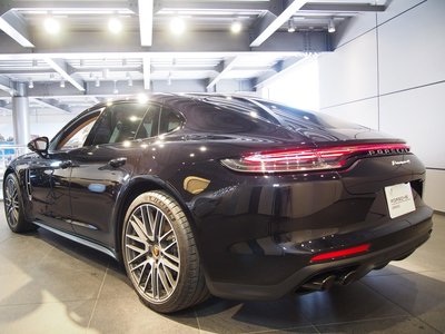 PORSCHE PANAMERA - 4