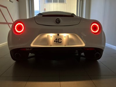 2015 ALFA Romeo 4C 照片 32