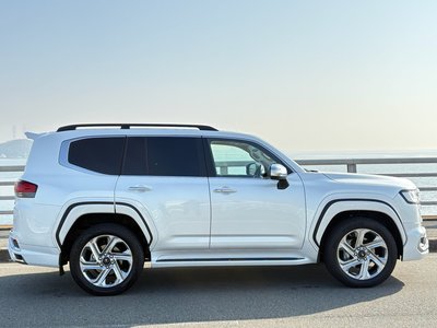 TOYOTA LAND CRUISER 300 - 9