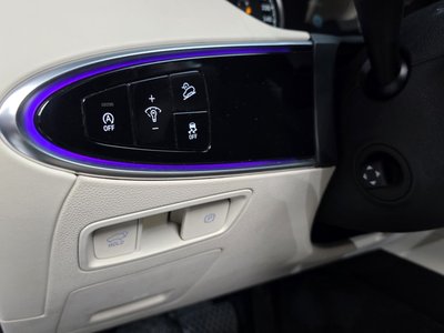 2021 Genesis GV70 — миниатюра 23