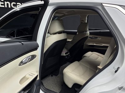 2021 Genesis GV70 — миниатюра 16