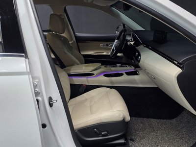 2021 Genesis GV70 — миниатюра 17