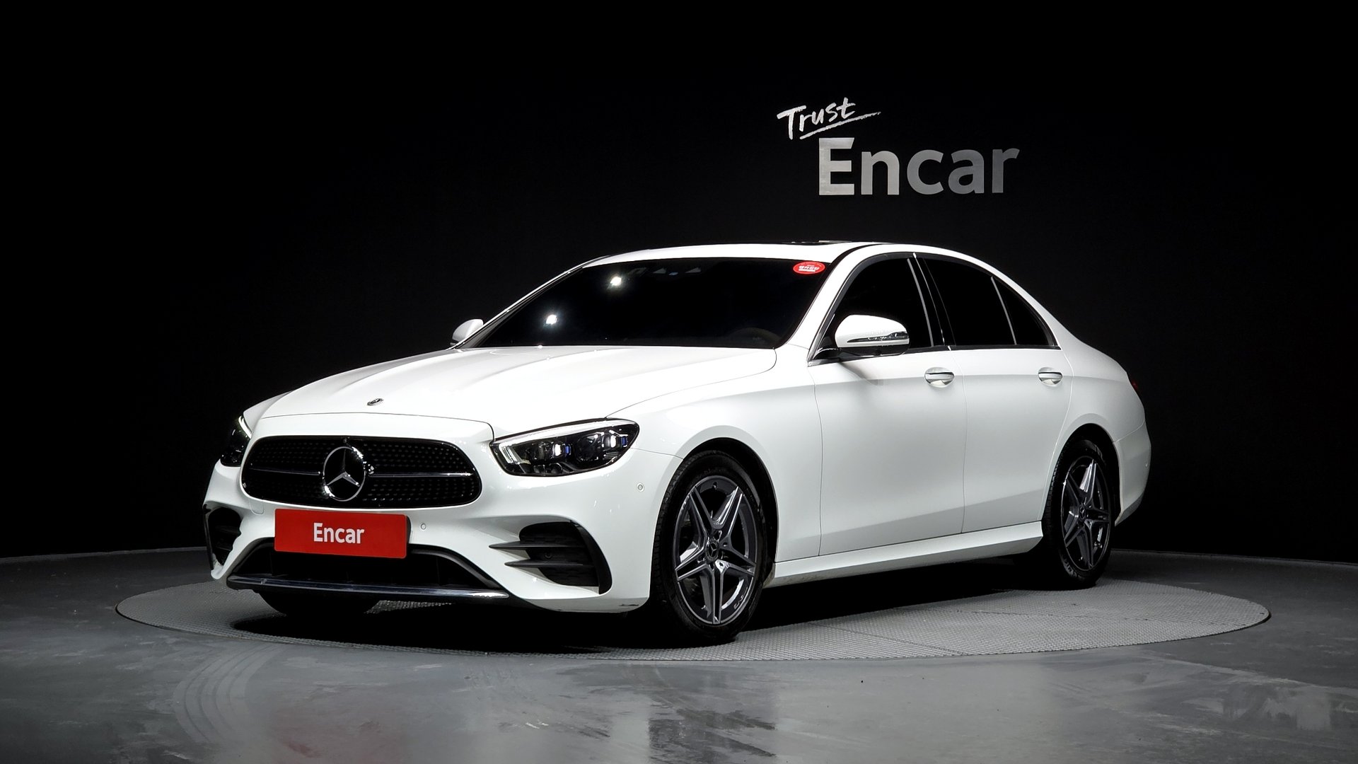 MERCEDES-BENZ E-CLASS - View 1