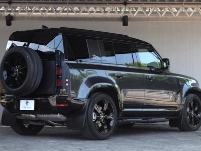 LAND ROVER DEFENDER - 9