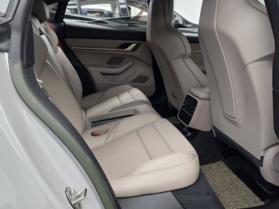 صورة مصغرة 11 لـ 2023 Porsche TAYCAN