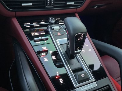 PORSCHE CAYENNE - 8
