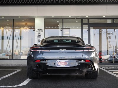 ASTON MARTIN DB11 - 6