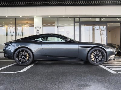 ASTON MARTIN DB11 - 7