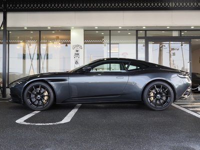 ASTON MARTIN DB11 - 5