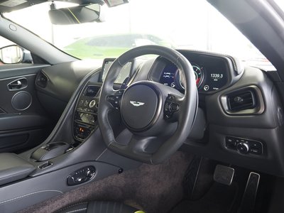 ASTON MARTIN DB11 - 9