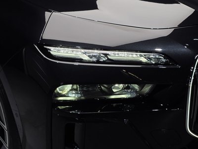 2025 BMW 7 SERIES photo 9