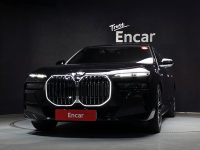 2025 BMW 7 SERIES photo 2