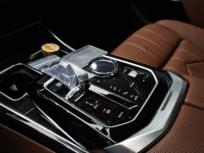 2025 BMW 7 SERIES — миниатюра 12