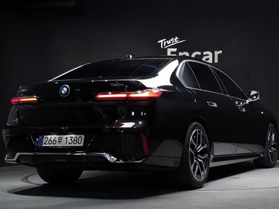 2025 BMW 7 SERIES photo 4