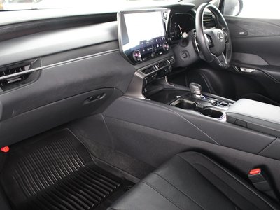 2024 Lexus RX thumbnail 24